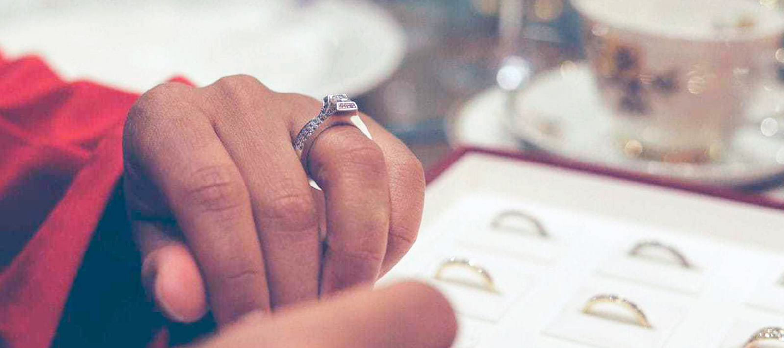 Kultaseppämestari Tarkkasen ohjeet oikean sormuskoon valintaan auttaa sinua valitsemaan juuri oikean sormuskoon.
