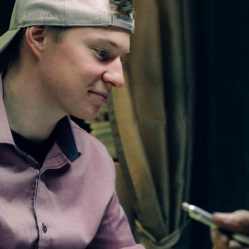 Robert Tarkkanen: Rohkeita ja näyttäviä koruja