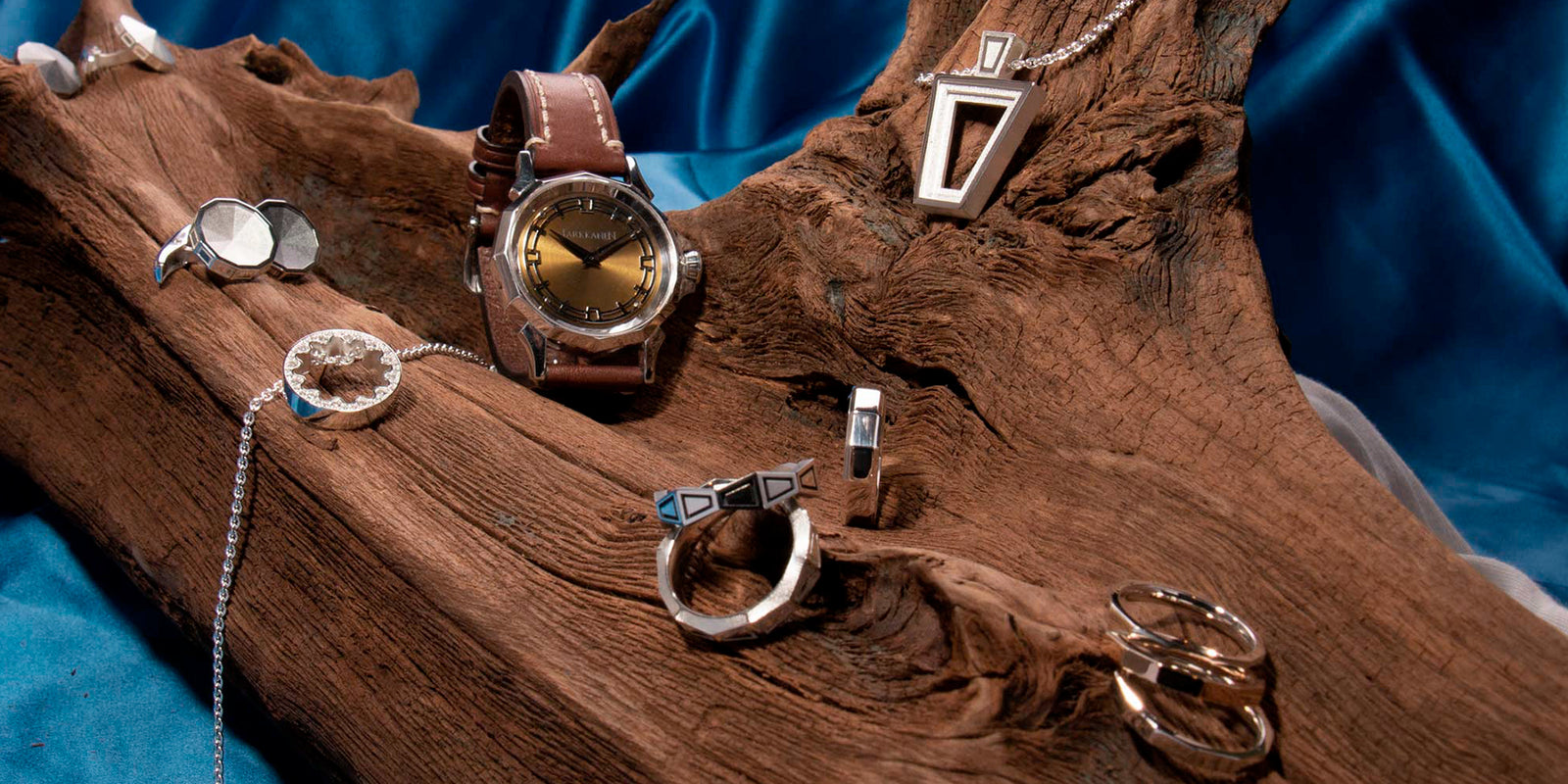 Ville Tuovinen ja XZN-malliston korut ja kello