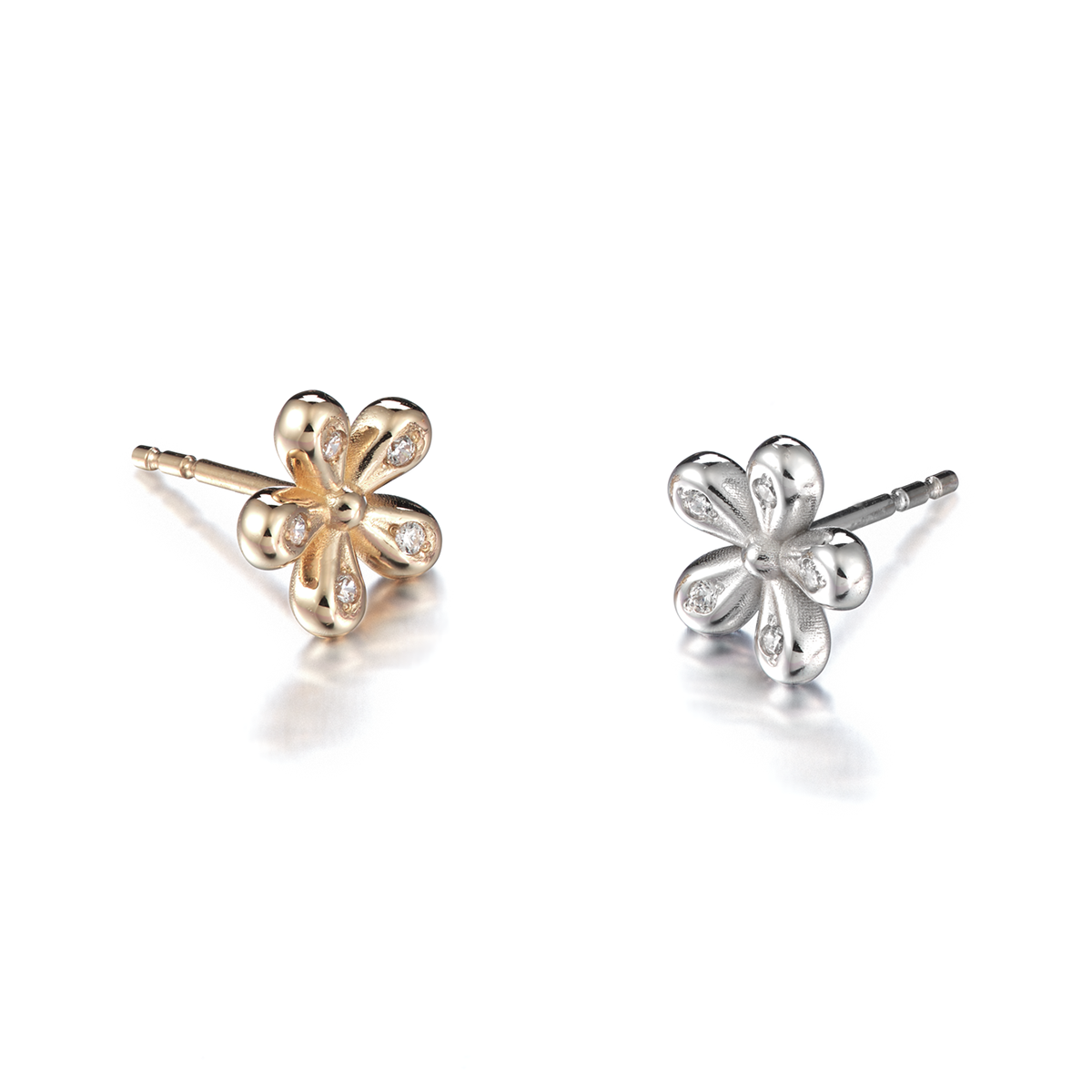 Juuret - Roots: Golden flowers - diamond earrings