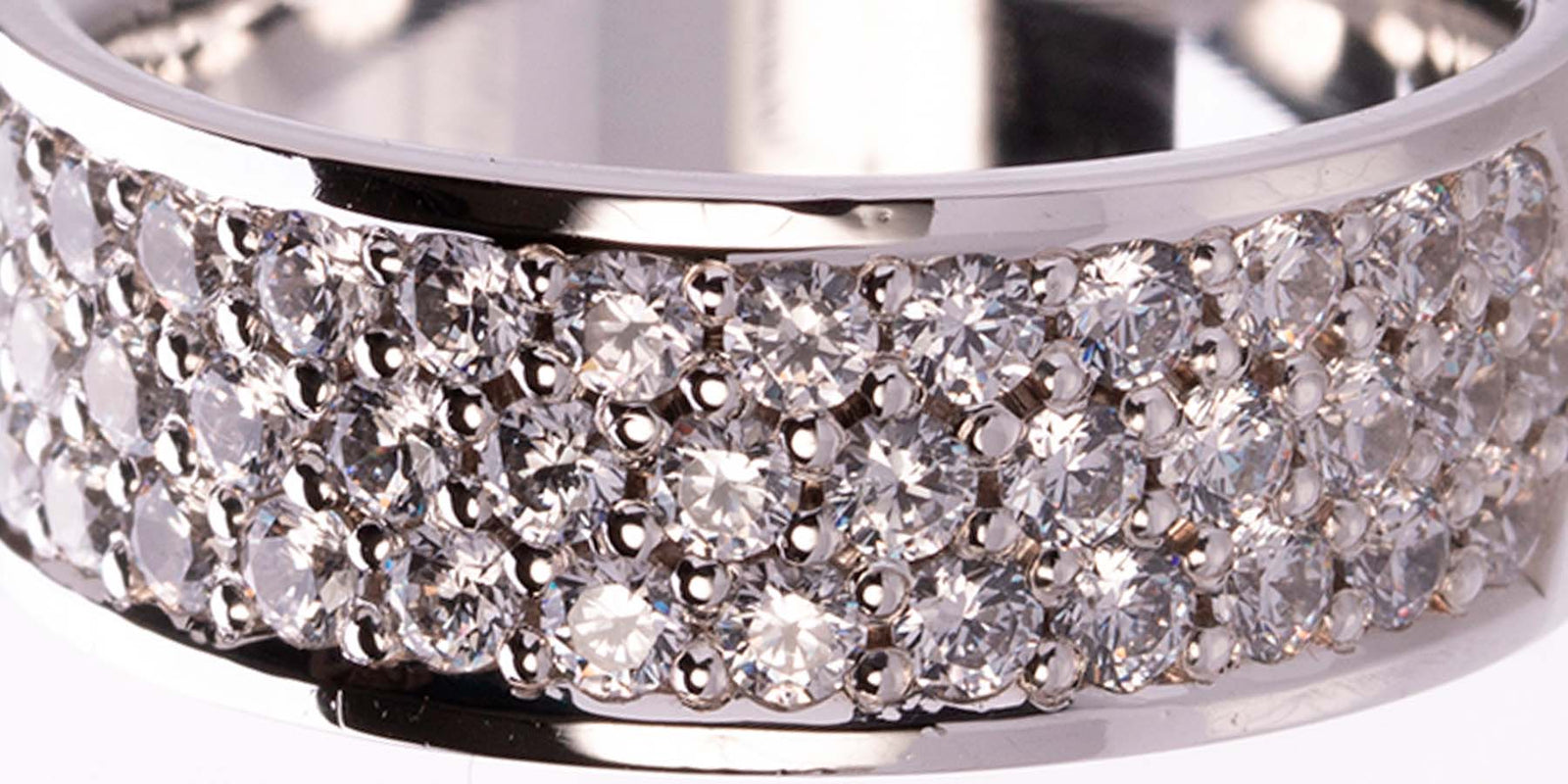 Upeat Pave-timanttisormukset tulevat taas
