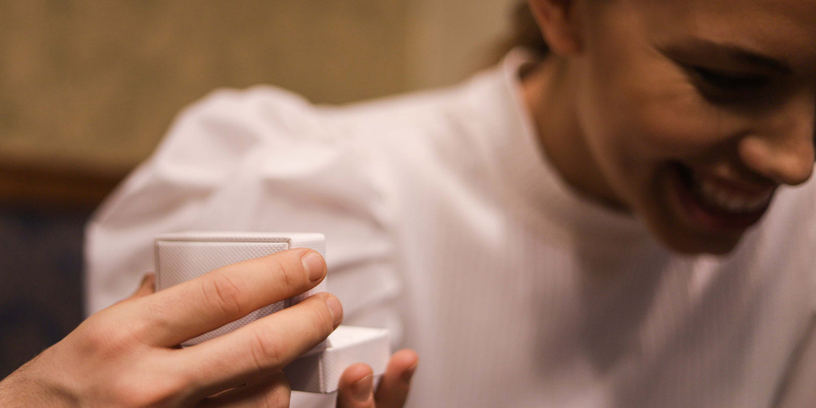 Ihanat, hehkuvat kihlasormuksemme