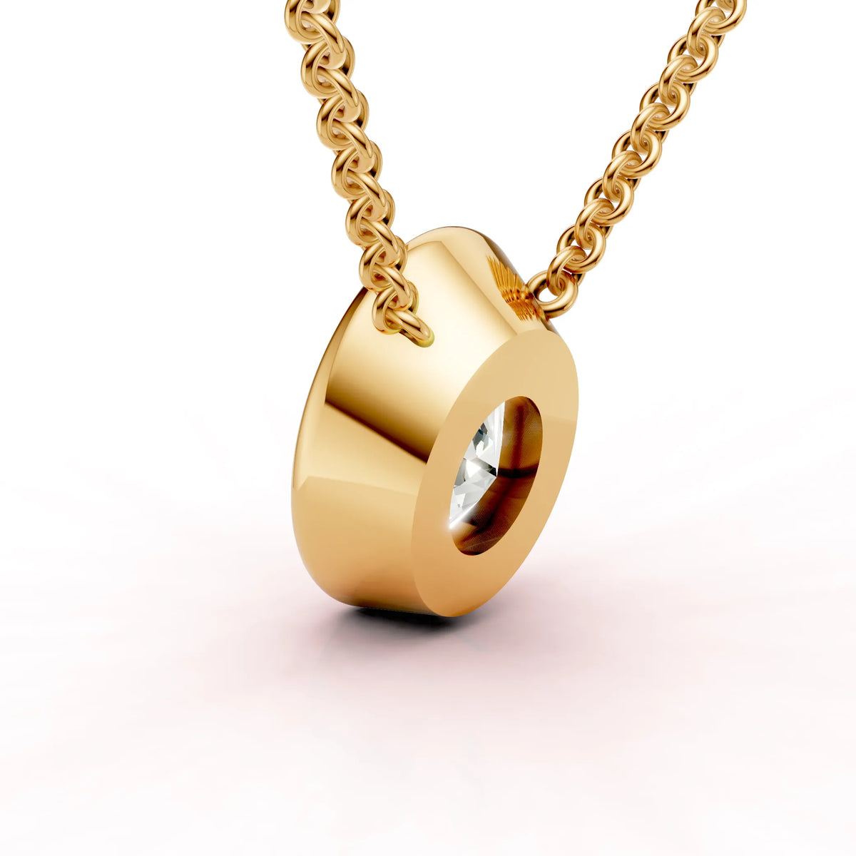 Keltakultainen Ovaali timanttiriipus Bezel istutuksella