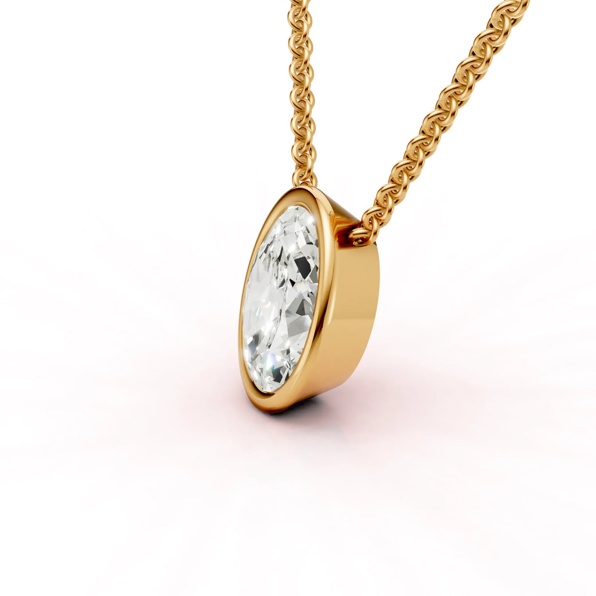 Keltakultainen Ovaali timanttiriipus Bezel istutuksella