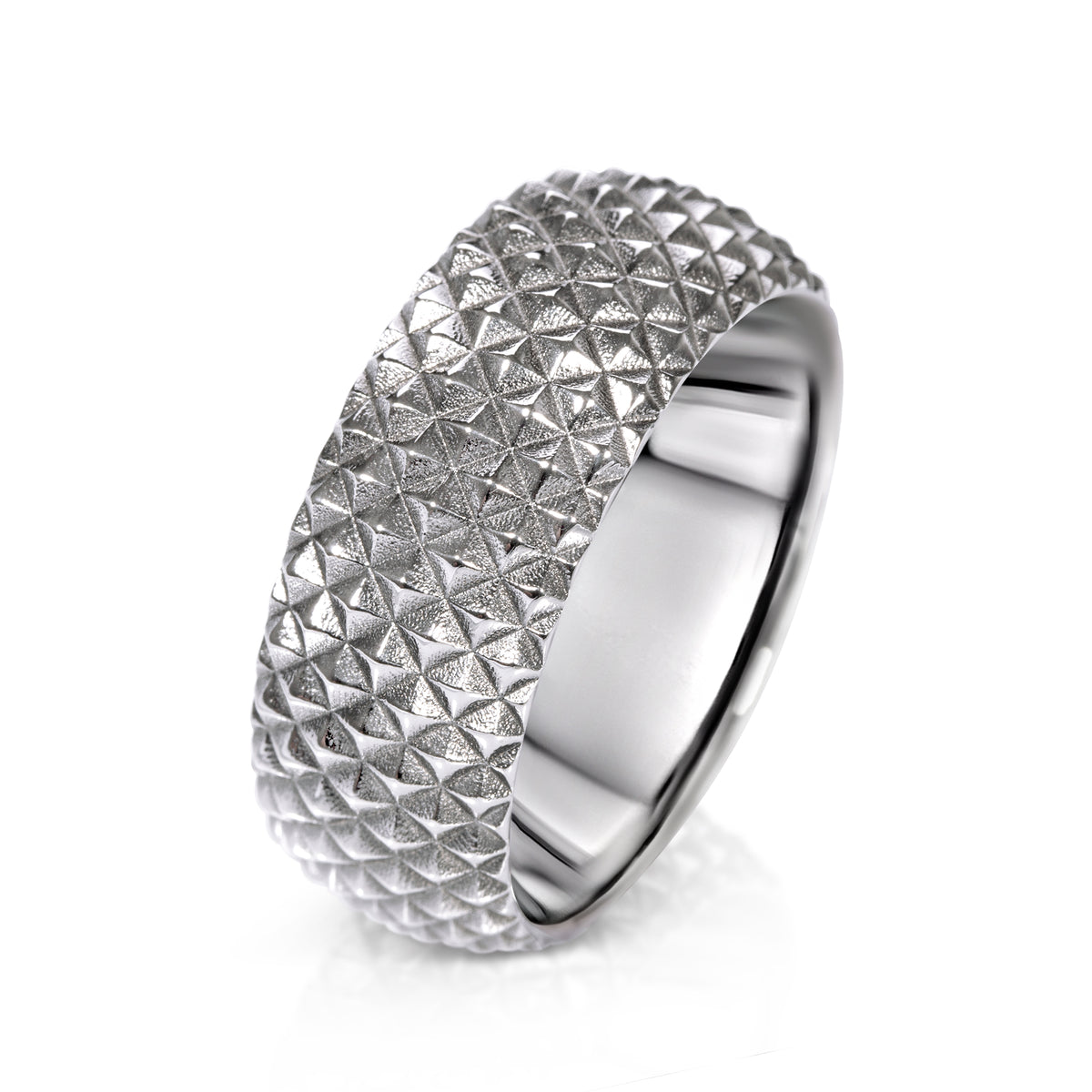 Magnificent textured and round shaped ring