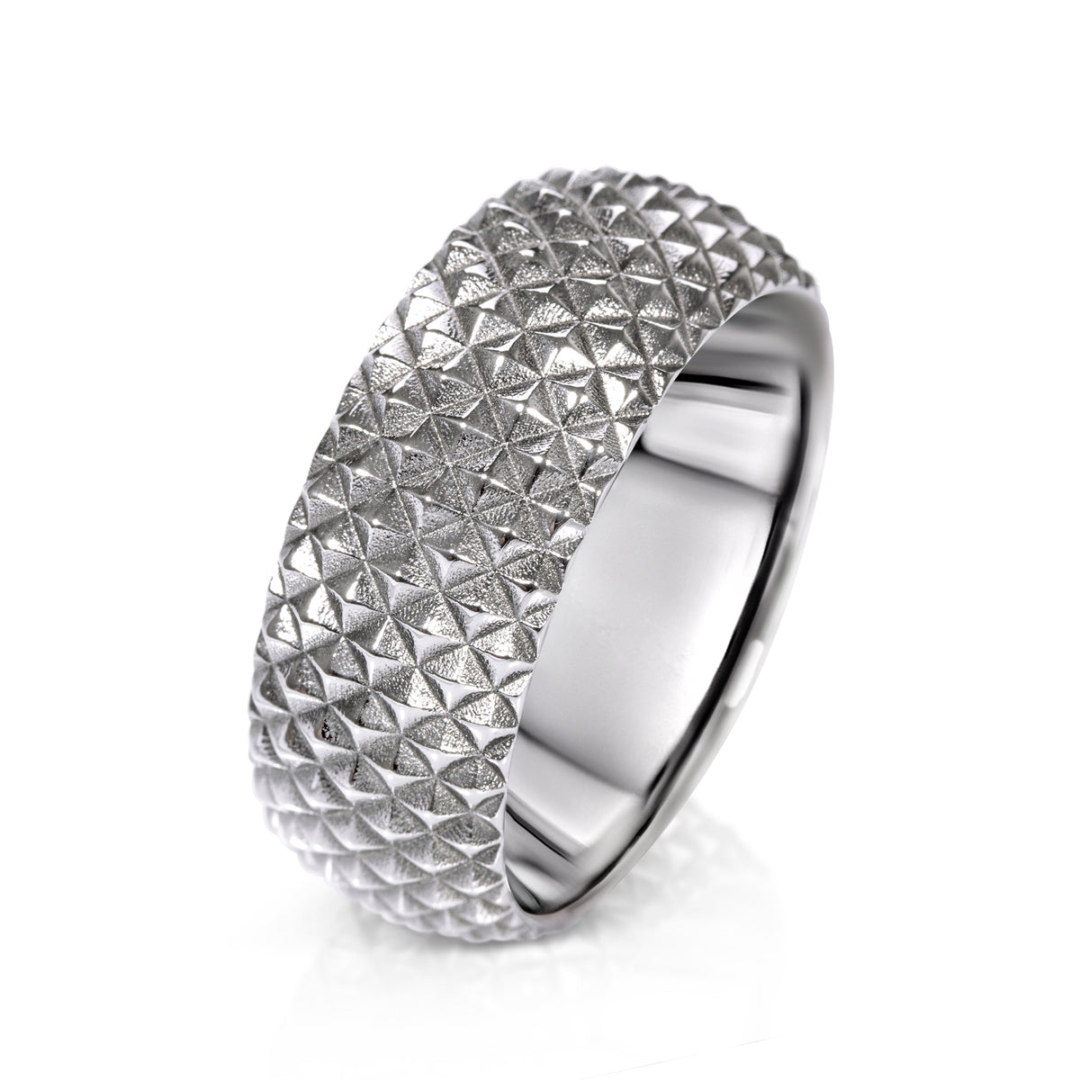 Magnificent textured and round shaped 9 mmring