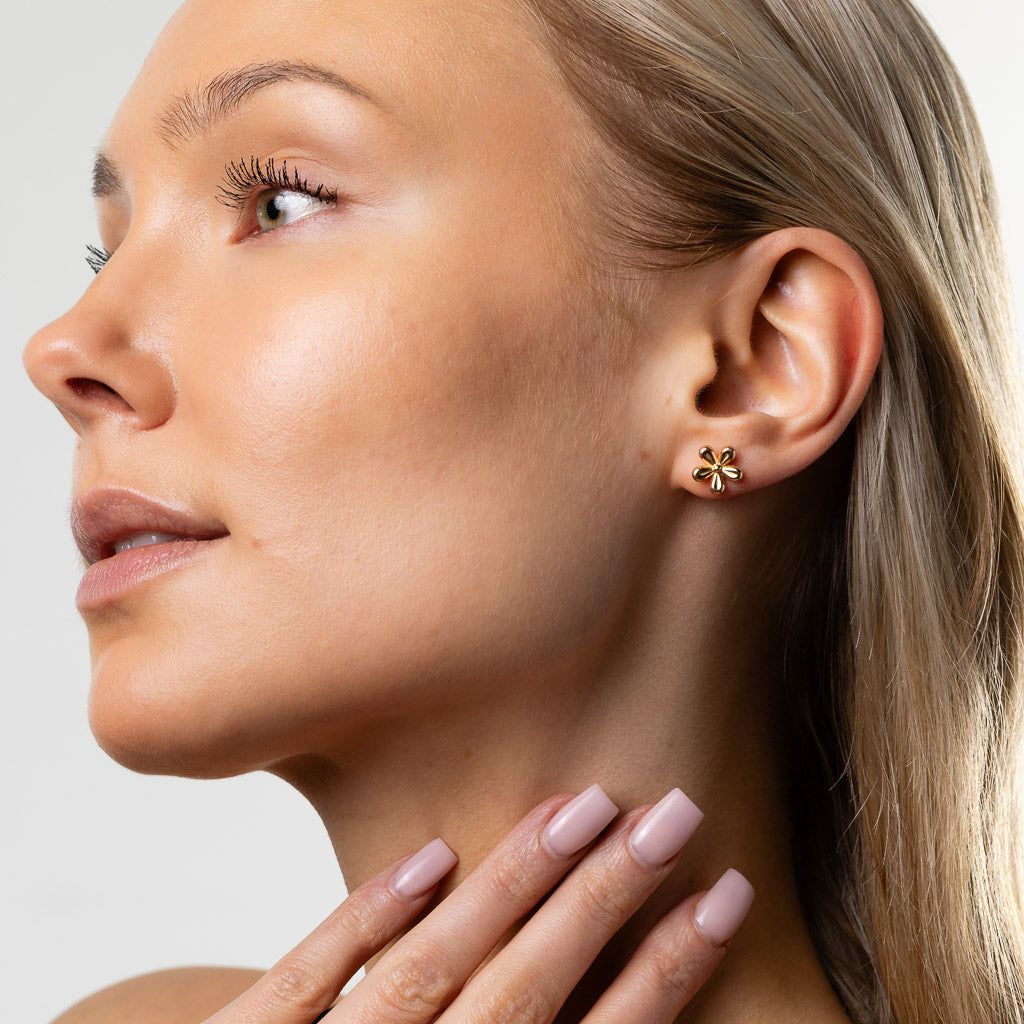 Juuret - Roots: kultaiset Kukka-korvakorut, kaksi kokoa