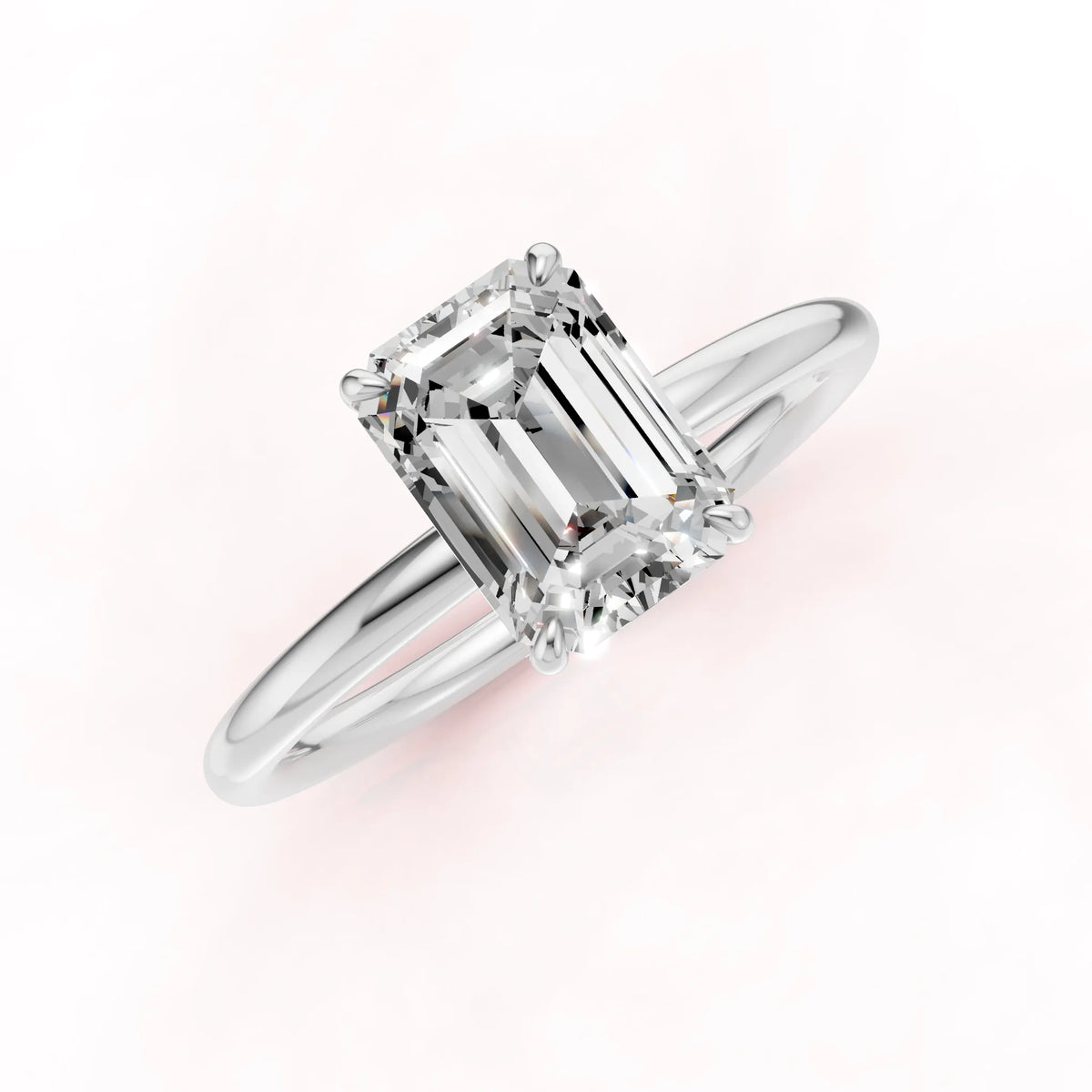 Valkokultainen Emerald Timanttisormus