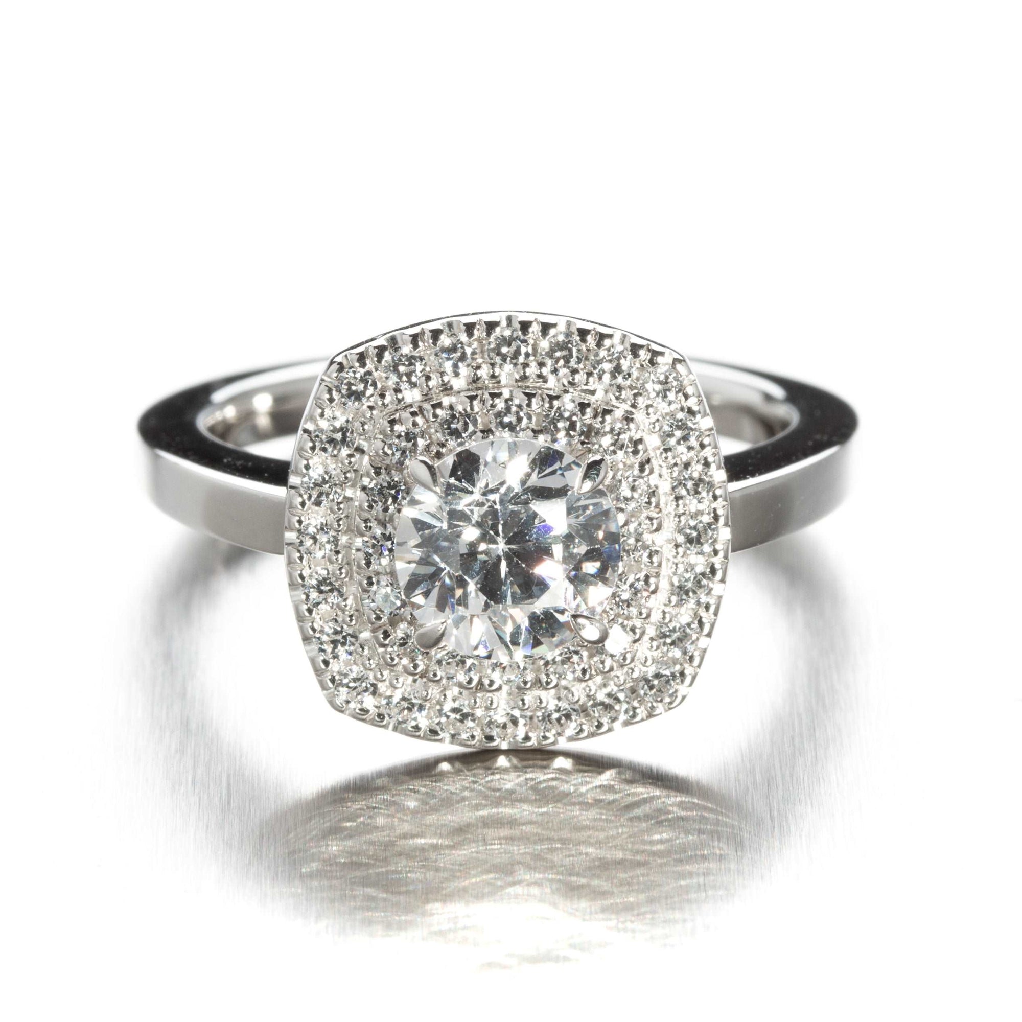 Upea cushion-muotoon istutettu Carmosier-timanttisormus 1,40 ct platinarungolla