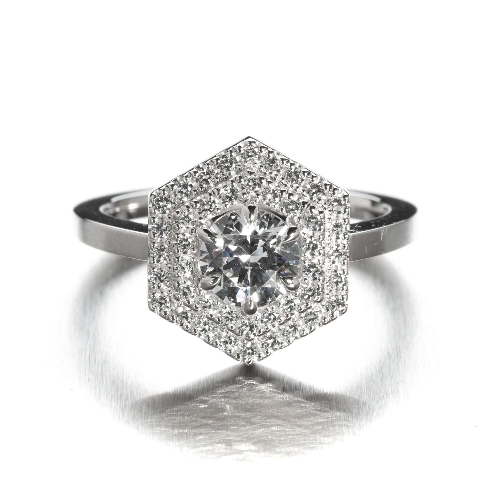 Heksagonin muotoinen Carmosier-timanttisormus 1,22 ct platinarungolla