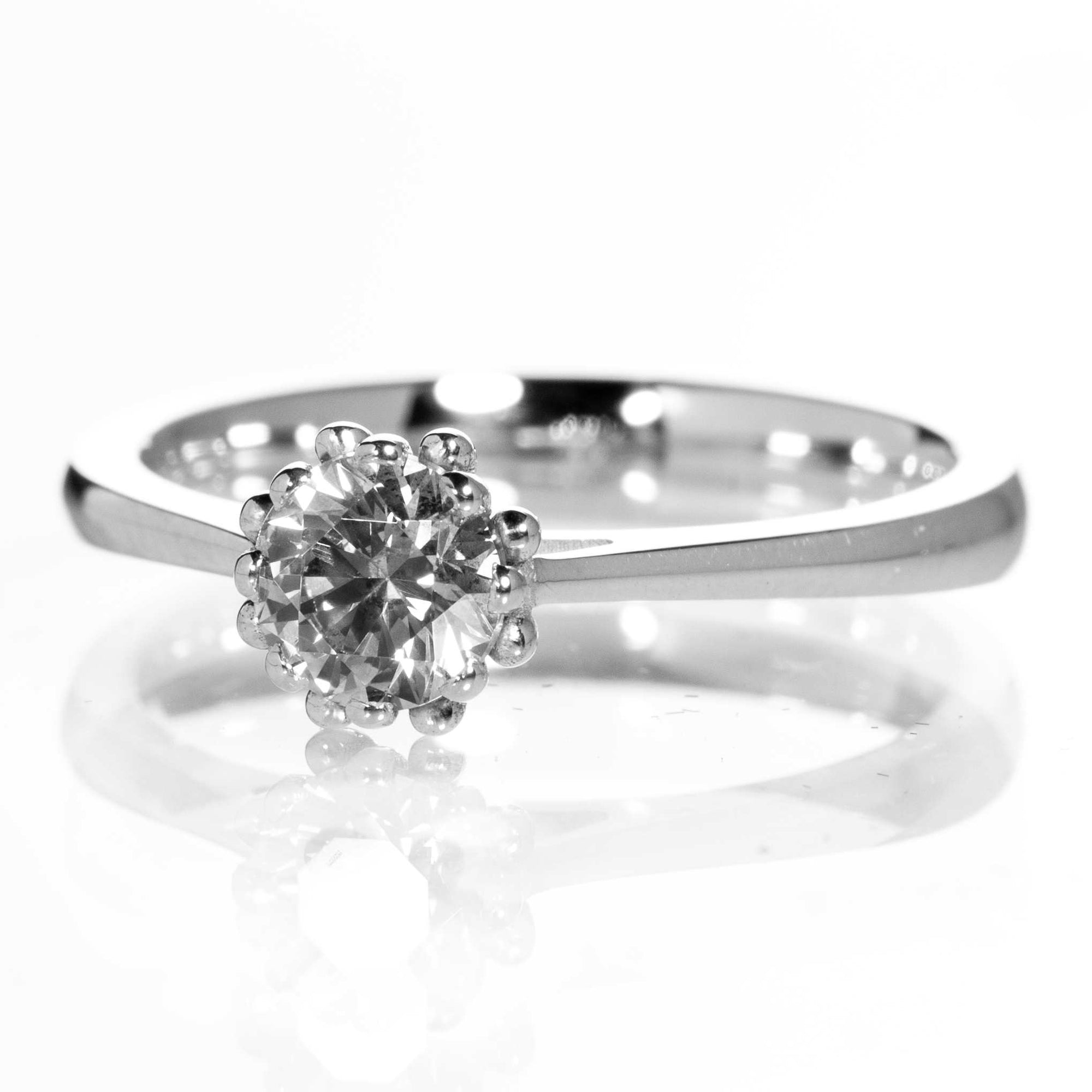 Tarkkasen kukkakimput - 0,50 ct Solitaire-timanttisormus, platinarunko