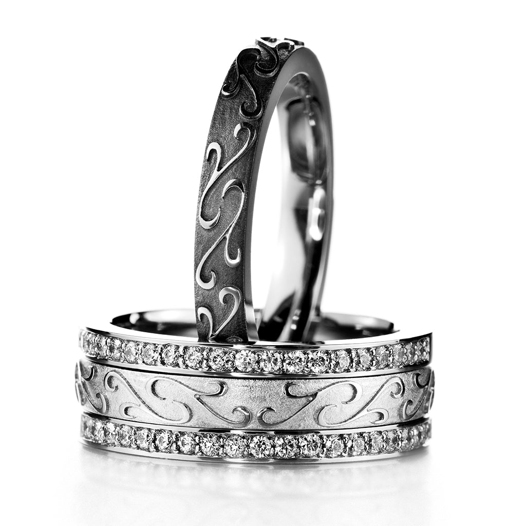 Tunteiden vuori ornamenttisormus ja sivutimanttisormukset 0,60 ct, valkokulta