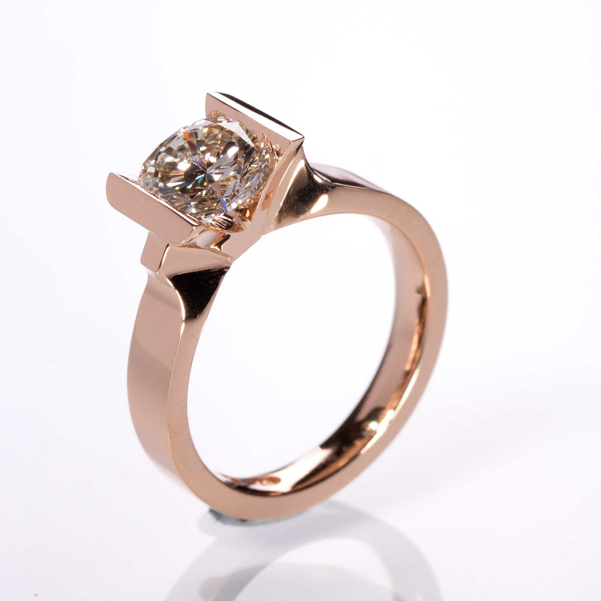 Tunteiden vuori -timanttisormus 1,7 ct, kelta- tai valkokultaa