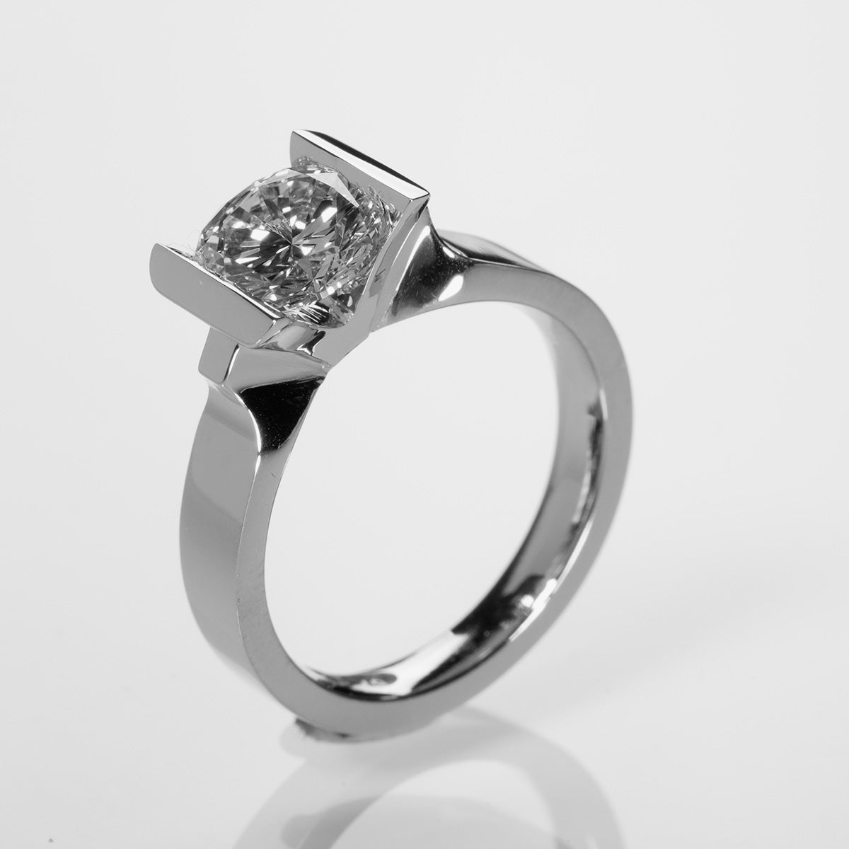Tunteiden vuori -timanttisormus 1,7 ct, kelta- tai valkokultaa